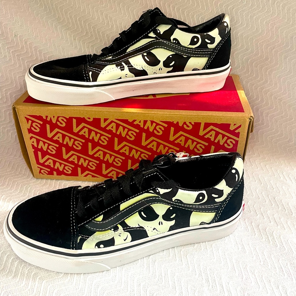 NWT Old Skool Alien Ghosts vans. Brand new with original box. US Men 5/Women 6.5